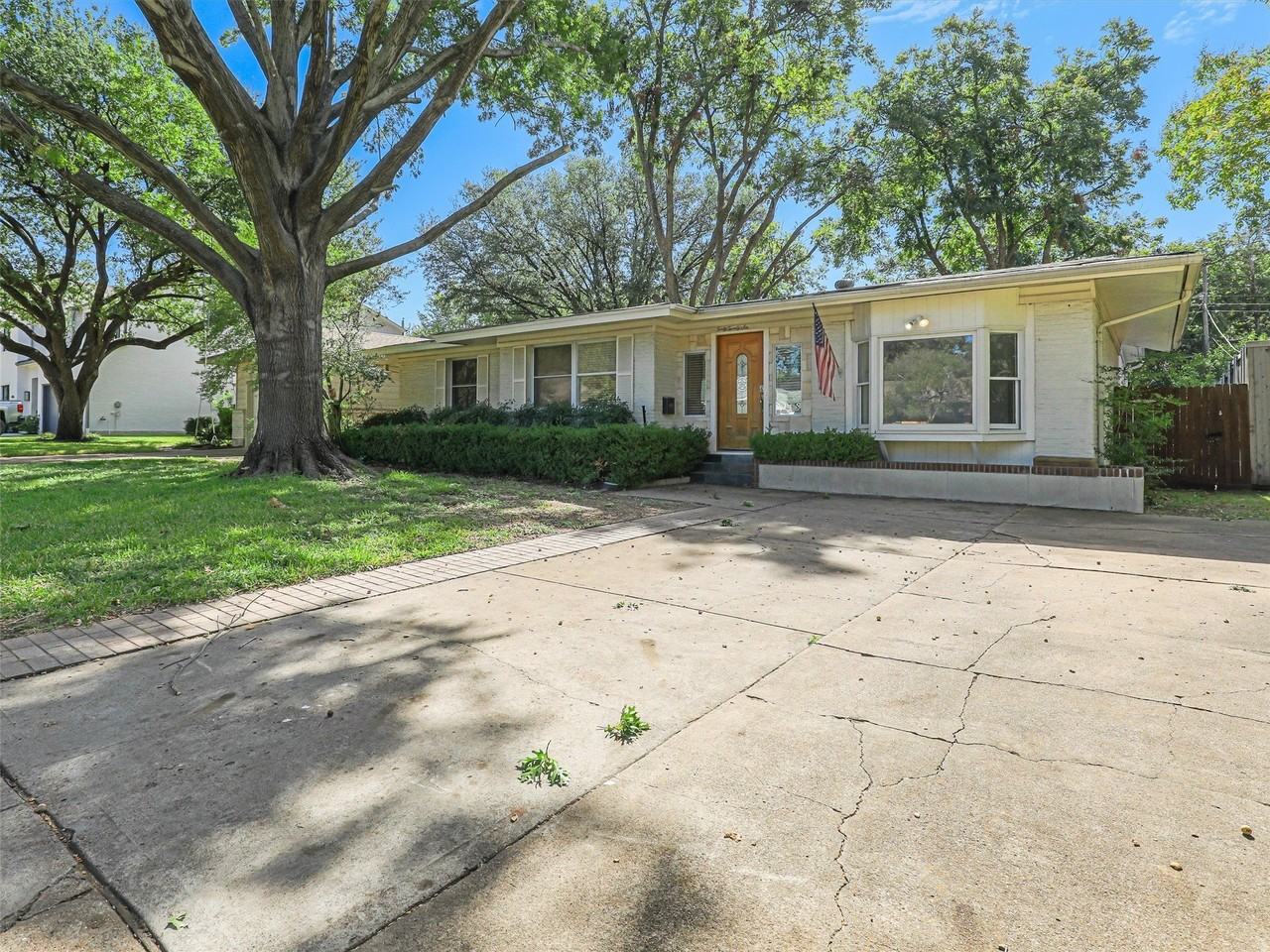 4026 Beechwood Ln - Photo 5 of 24