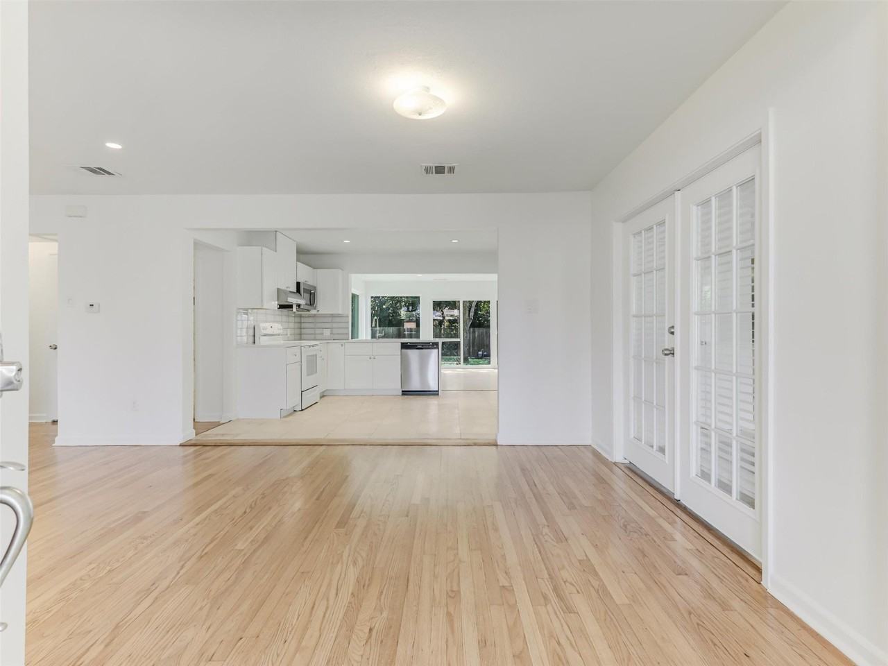 4026 Beechwood Ln - Photo 7 of 24