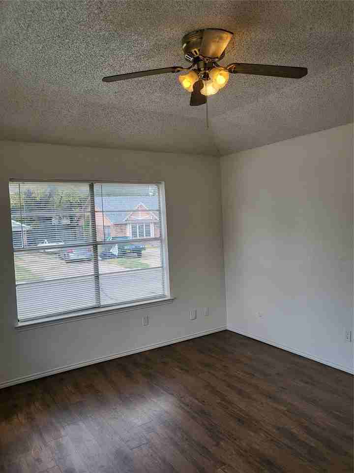 1727 Justin Lyn St - Photo 2 of 12