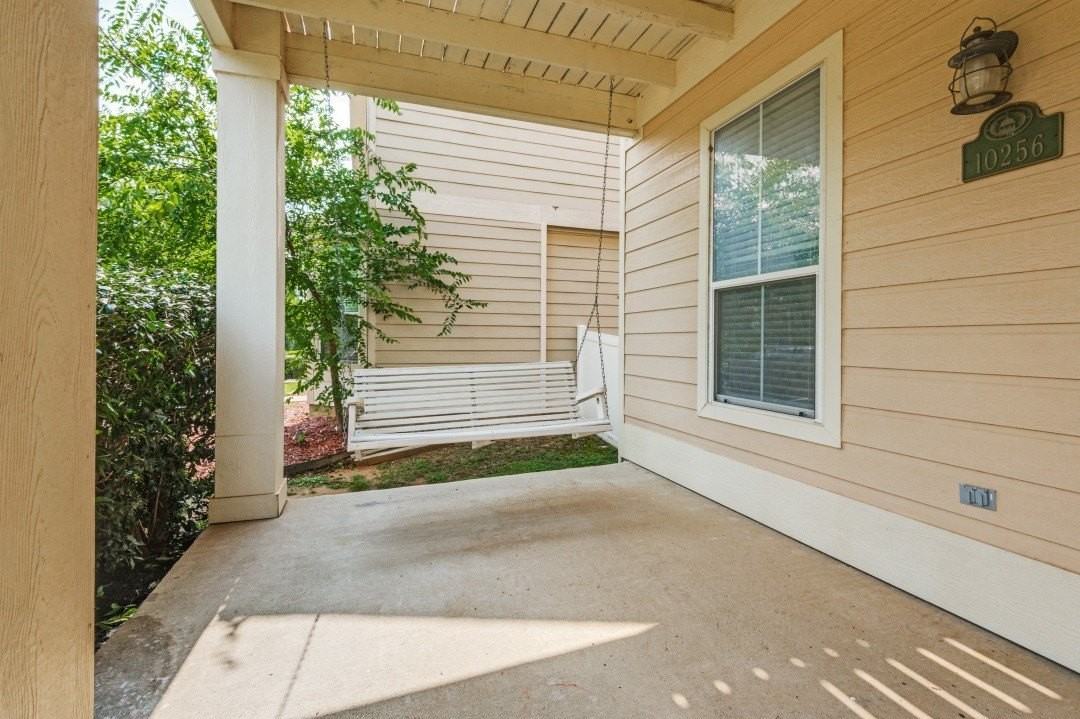 10256 Franklin Dr - Photo 3 of 26