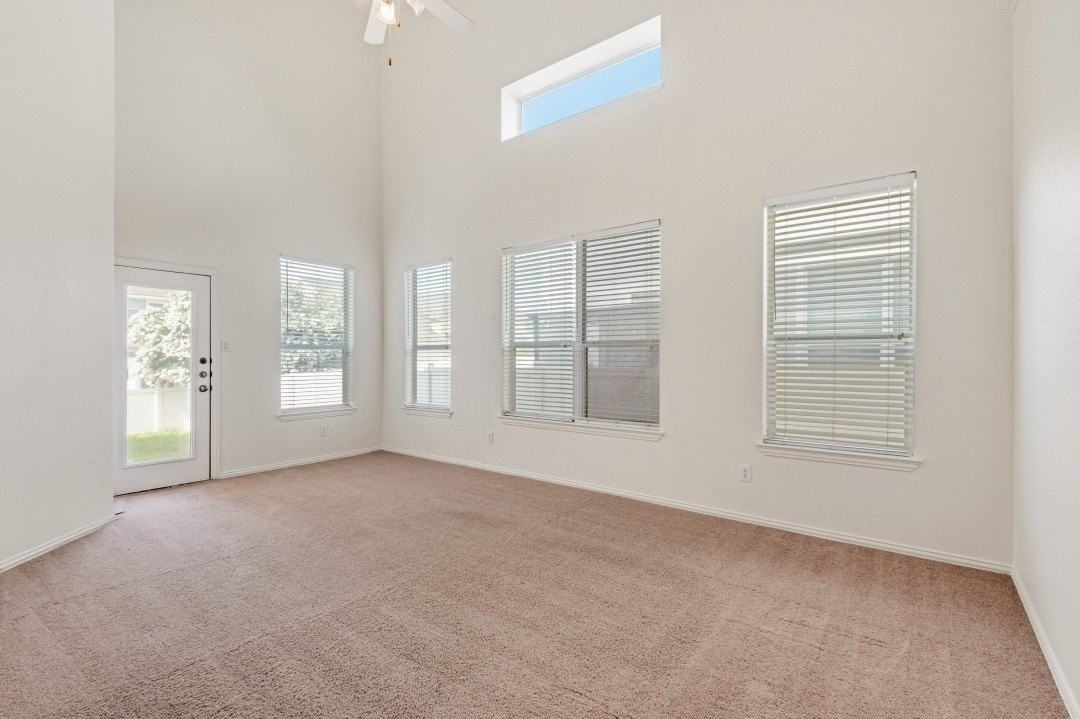 10256 Franklin Dr - Photo 6 of 26