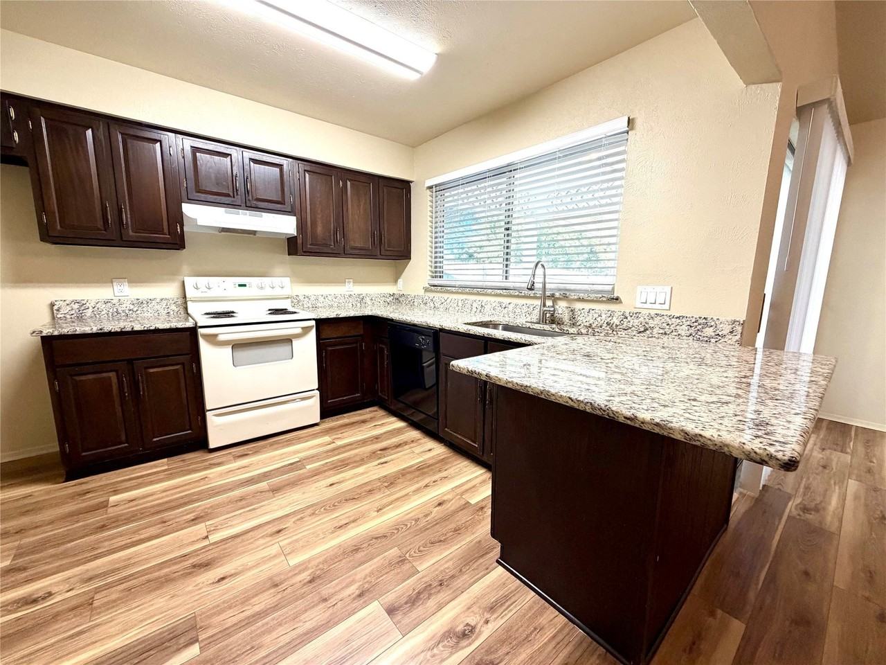 707 Cavendish Dr - Photo 4 of 13