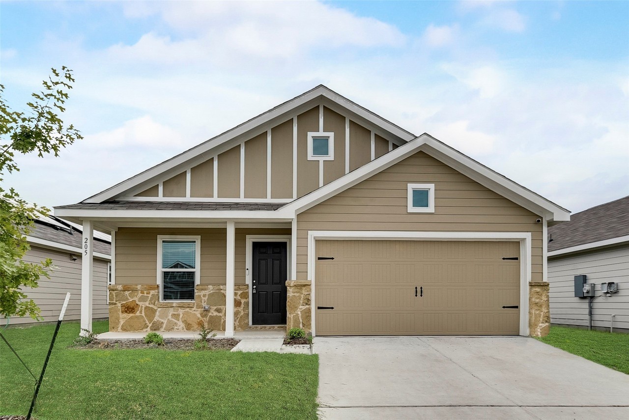 205 Jasmine Dr - Photo 2 of 19