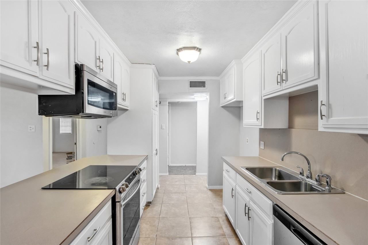 1714 Granada Dr - Photo 3 of 28