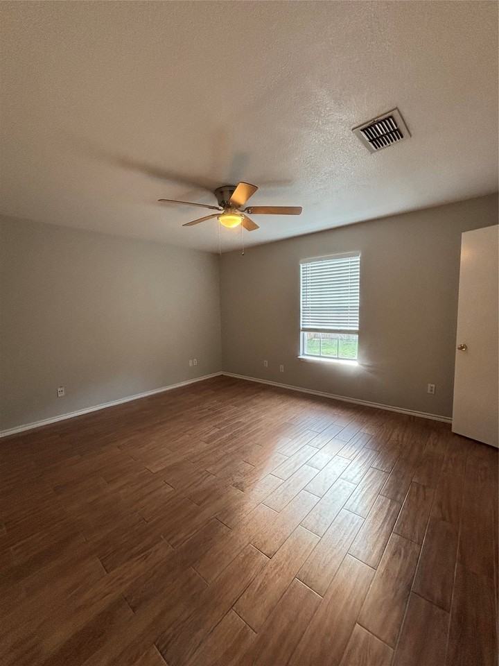 502 Kings Way Dr #B - Photo 5 of 10