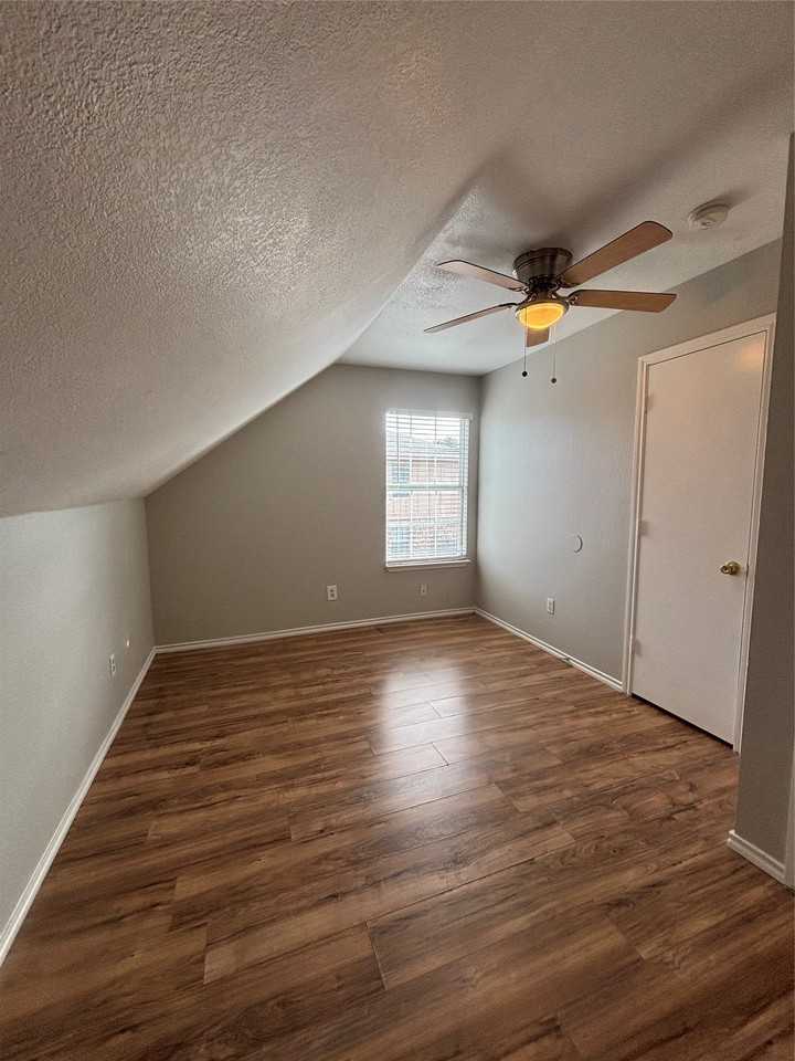 502 Kings Way Dr #B - Photo 7 of 10