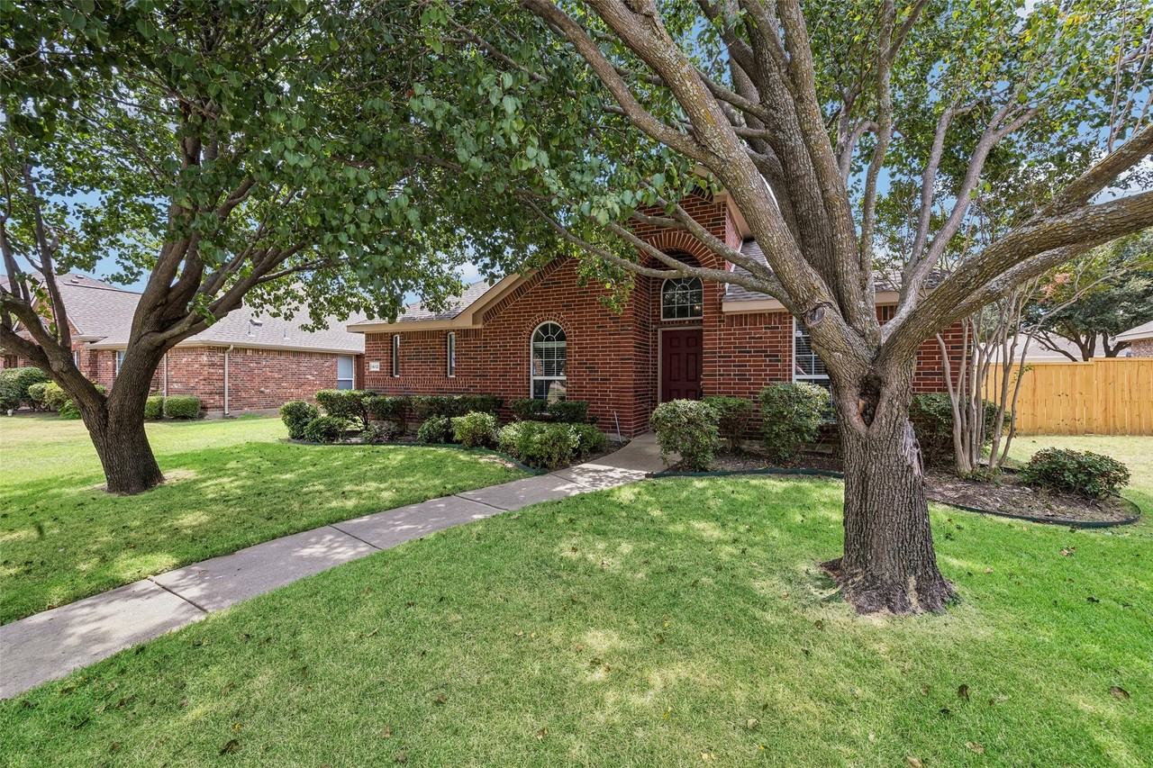 1612 Balboa Ln - Photo 2 of 35