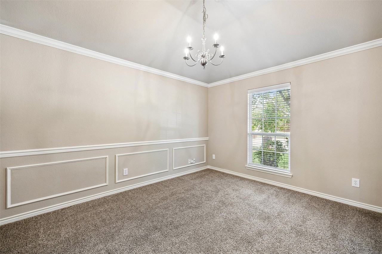 1612 Balboa Ln - Photo 3 of 35