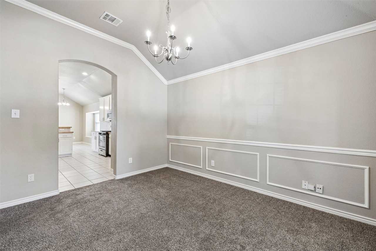 1612 Balboa Ln - Photo 4 of 35