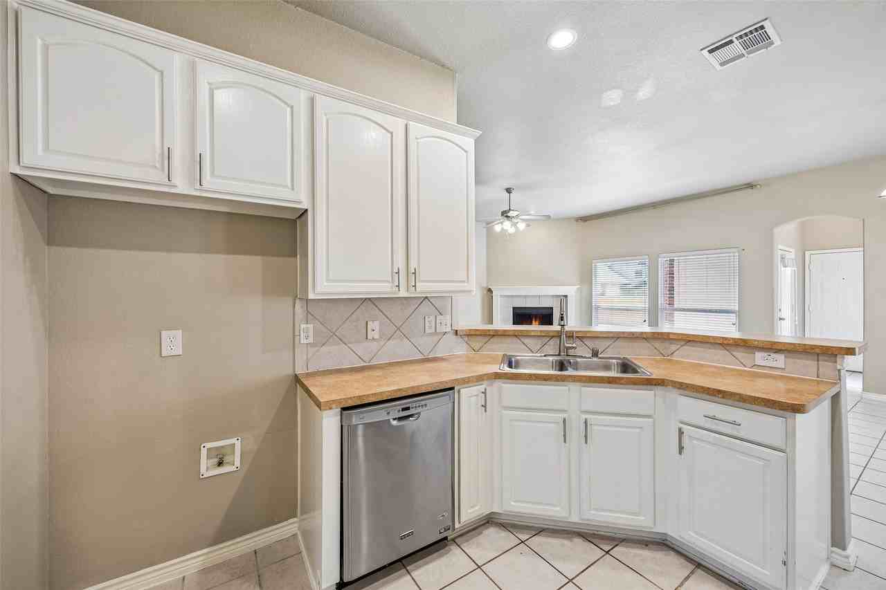 1612 Balboa Ln - Photo 5 of 35