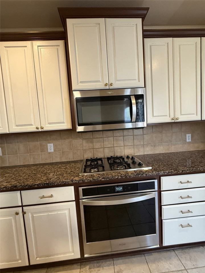 2525 Champagne Dr - Photo 3 of 14