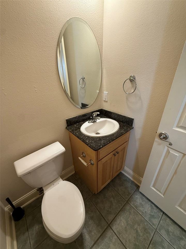 2525 Champagne Dr - Photo 4 of 14