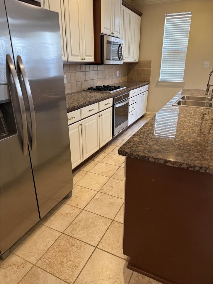 2525 Champagne Dr - Photo 6 of 14