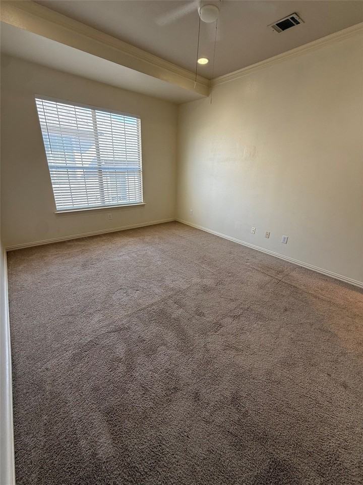 2525 Champagne Dr - Photo 7 of 14
