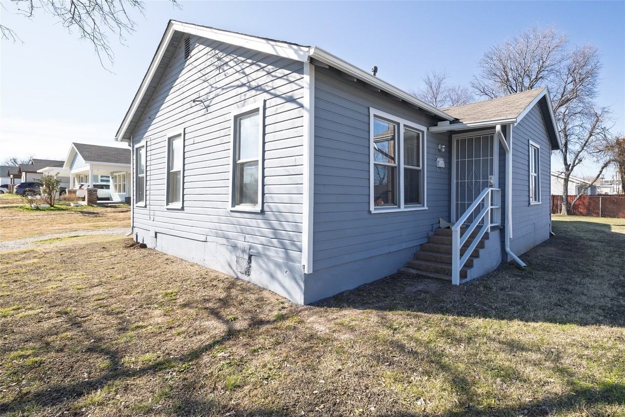 1300 Driess St - Photo 2 of 27