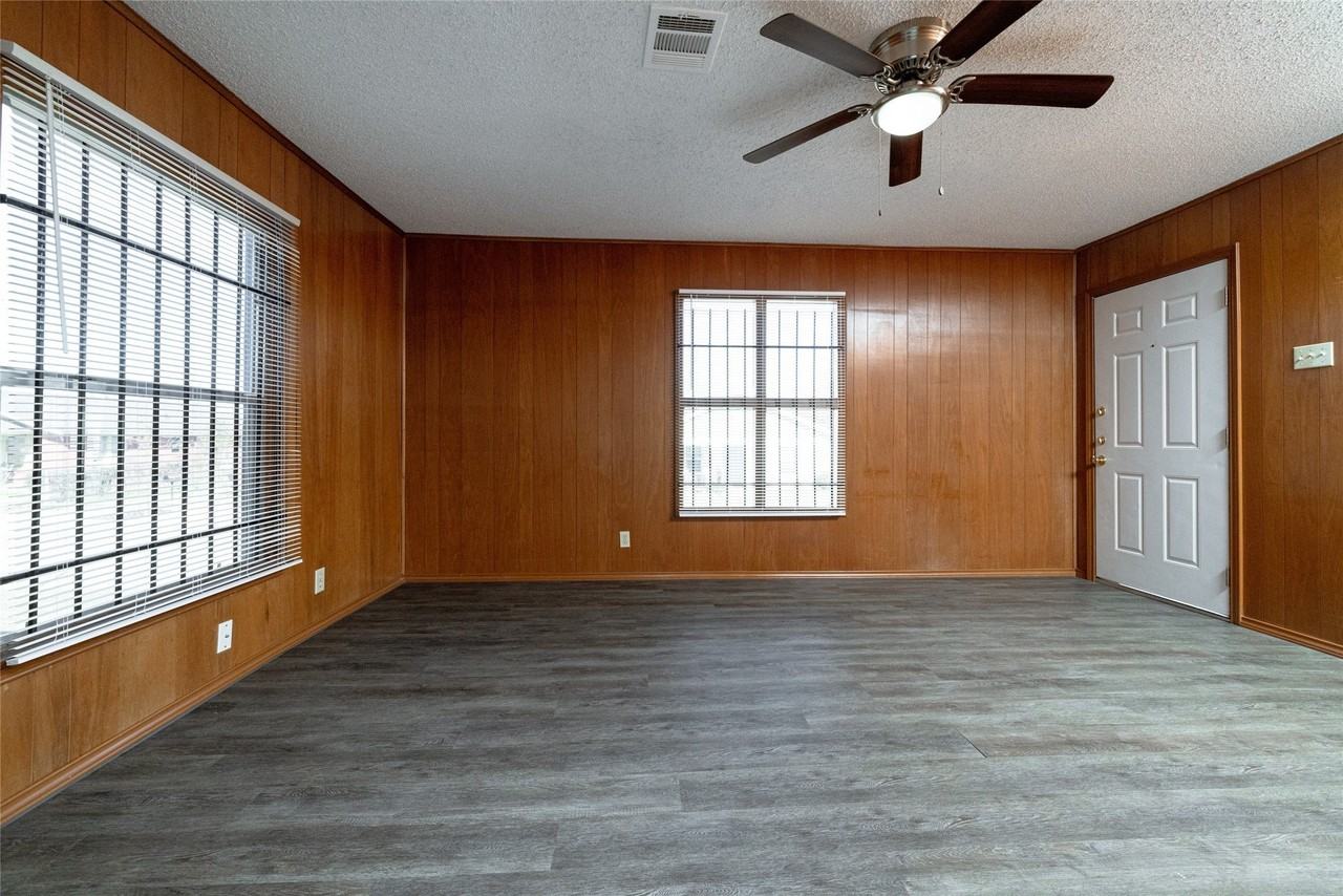1300 Driess St - Photo 3 of 27