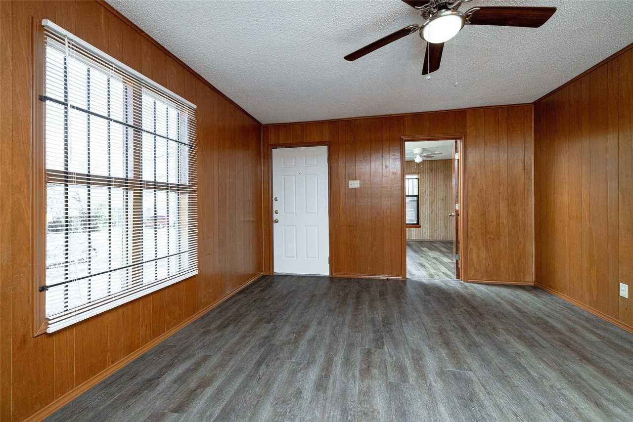 1300 Driess St - Photo 4 of 27