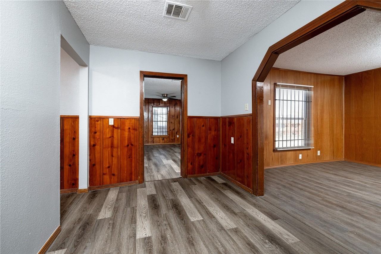 1300 Driess St - Photo 5 of 27