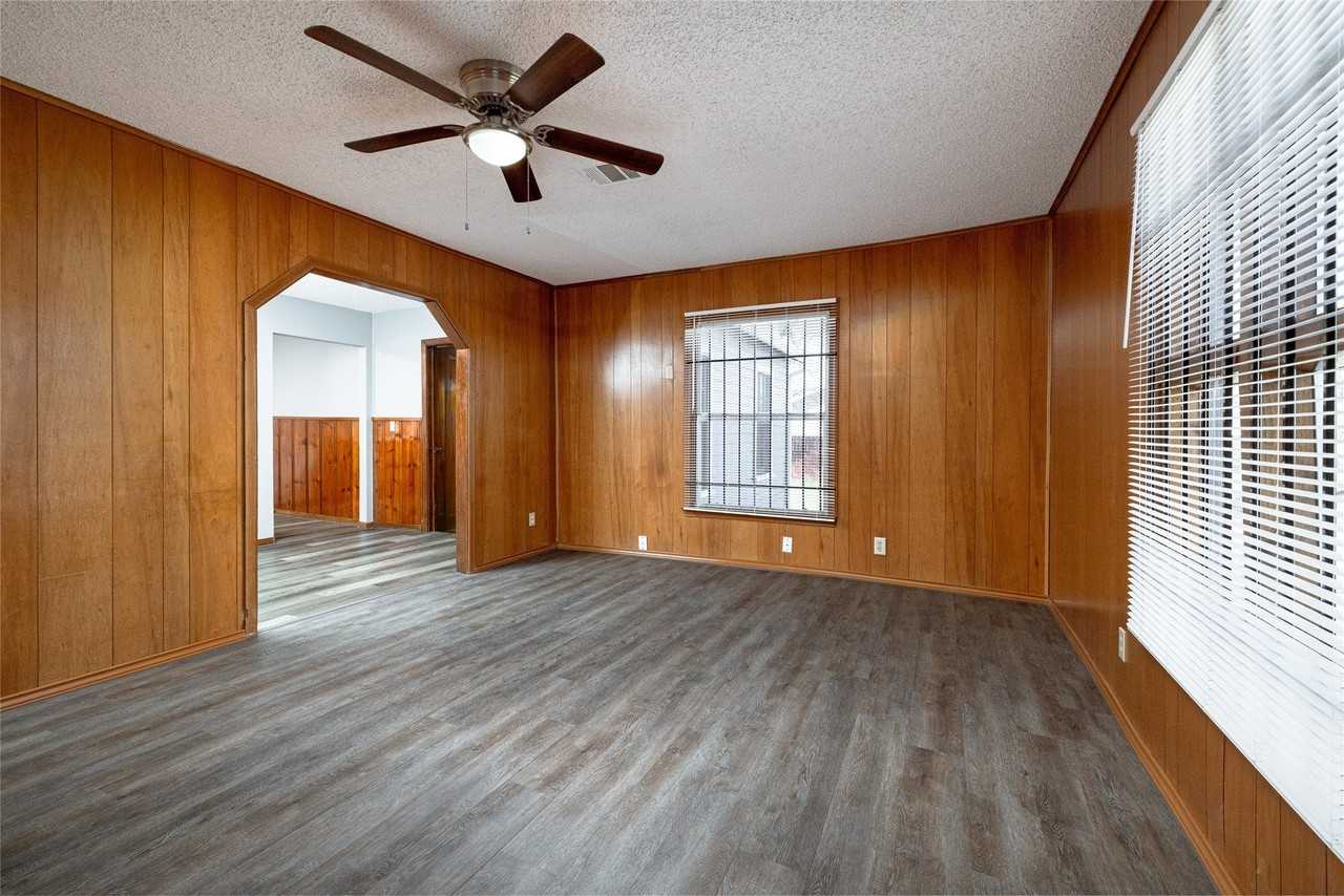 1300 Driess St - Photo 6 of 27