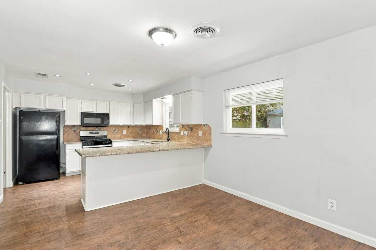 1725 Weathered St - Photo 5 of 16