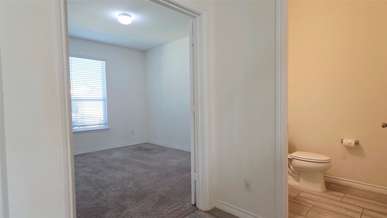 1826 Aslynn Cir - Photo 4 of 27