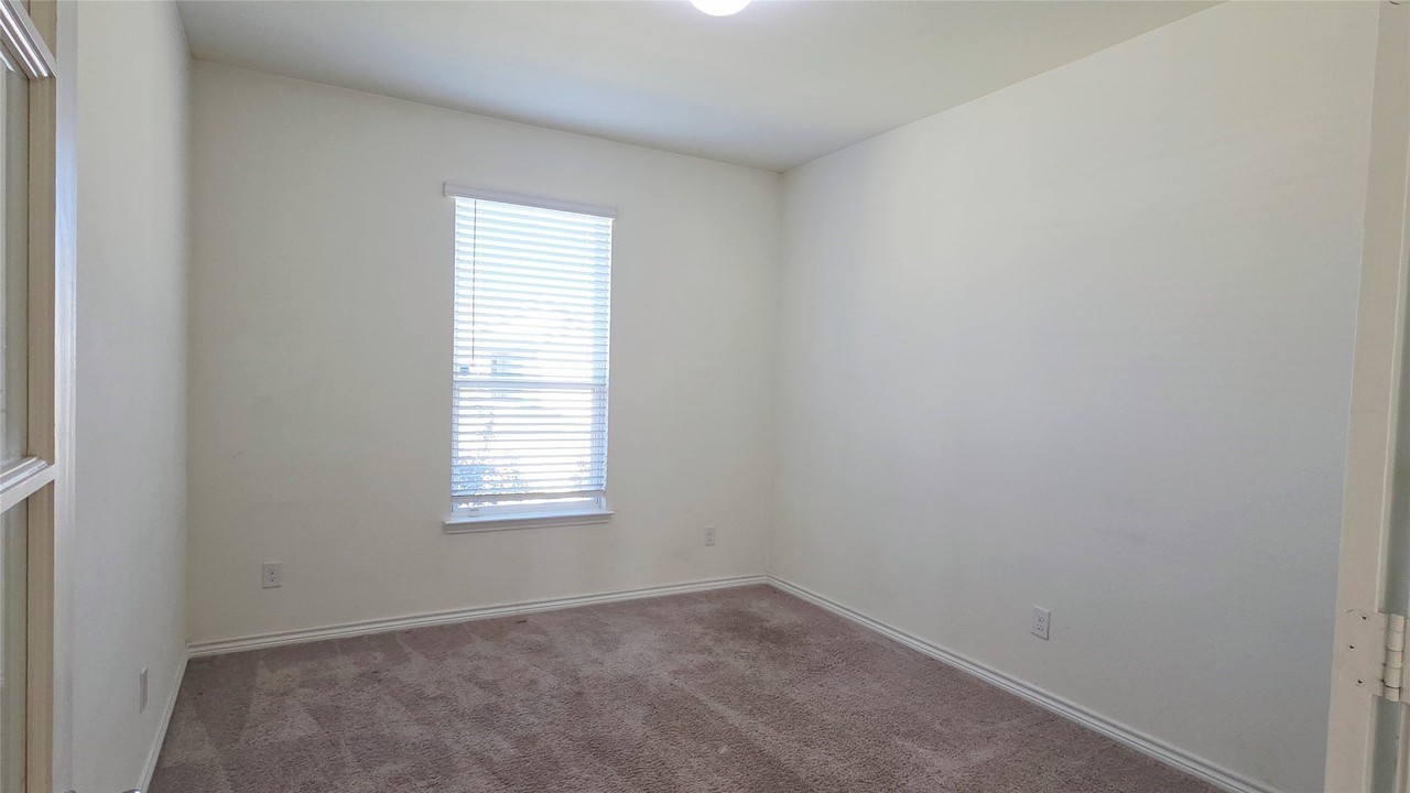 1826 Aslynn Cir - Photo 5 of 27
