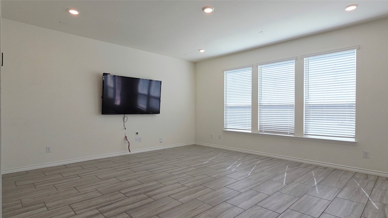 1826 Aslynn Cir - Photo 7 of 27