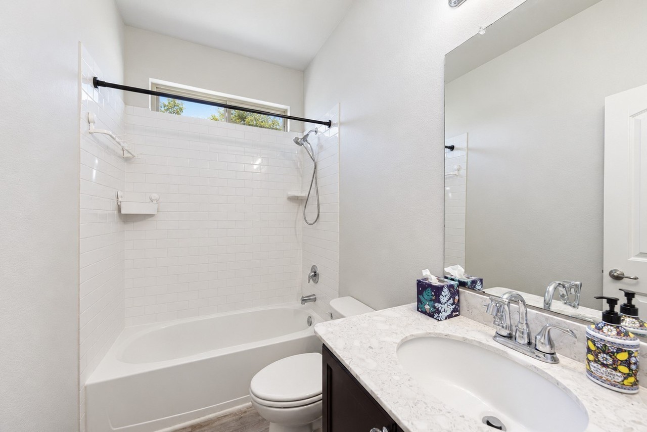 329 Noel Dr - Photo 7 of 38