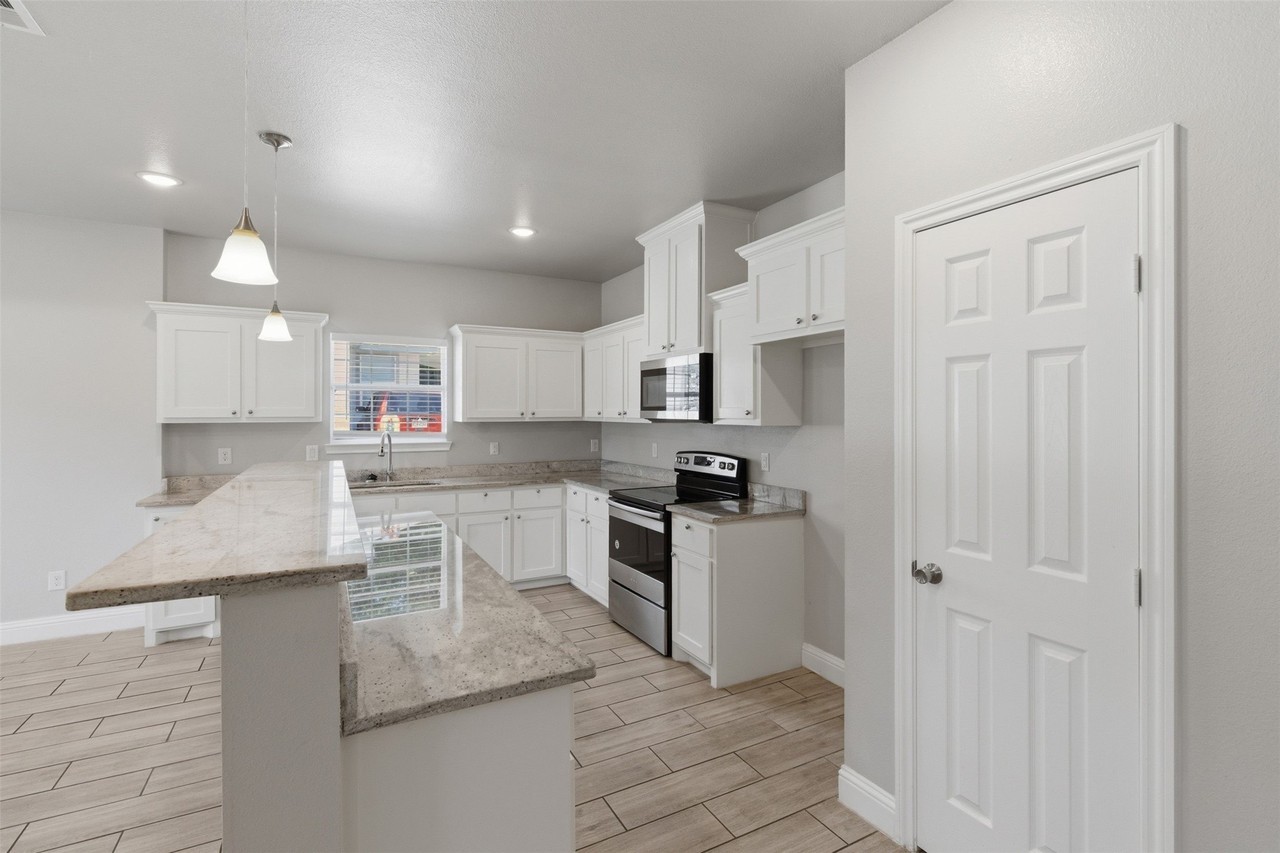 3614 Short St - Photo 4 of 25