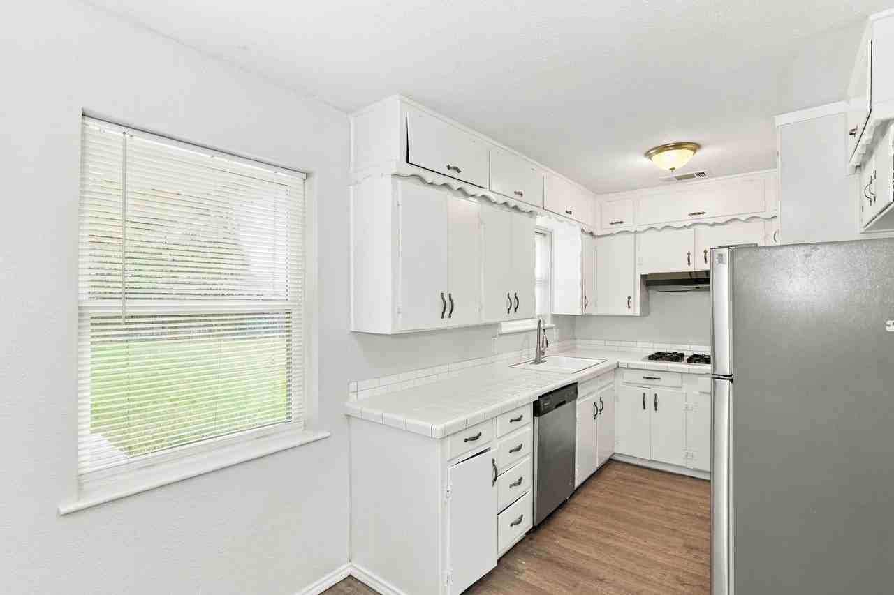 204 Pimlico Way - Photo 3 of 16