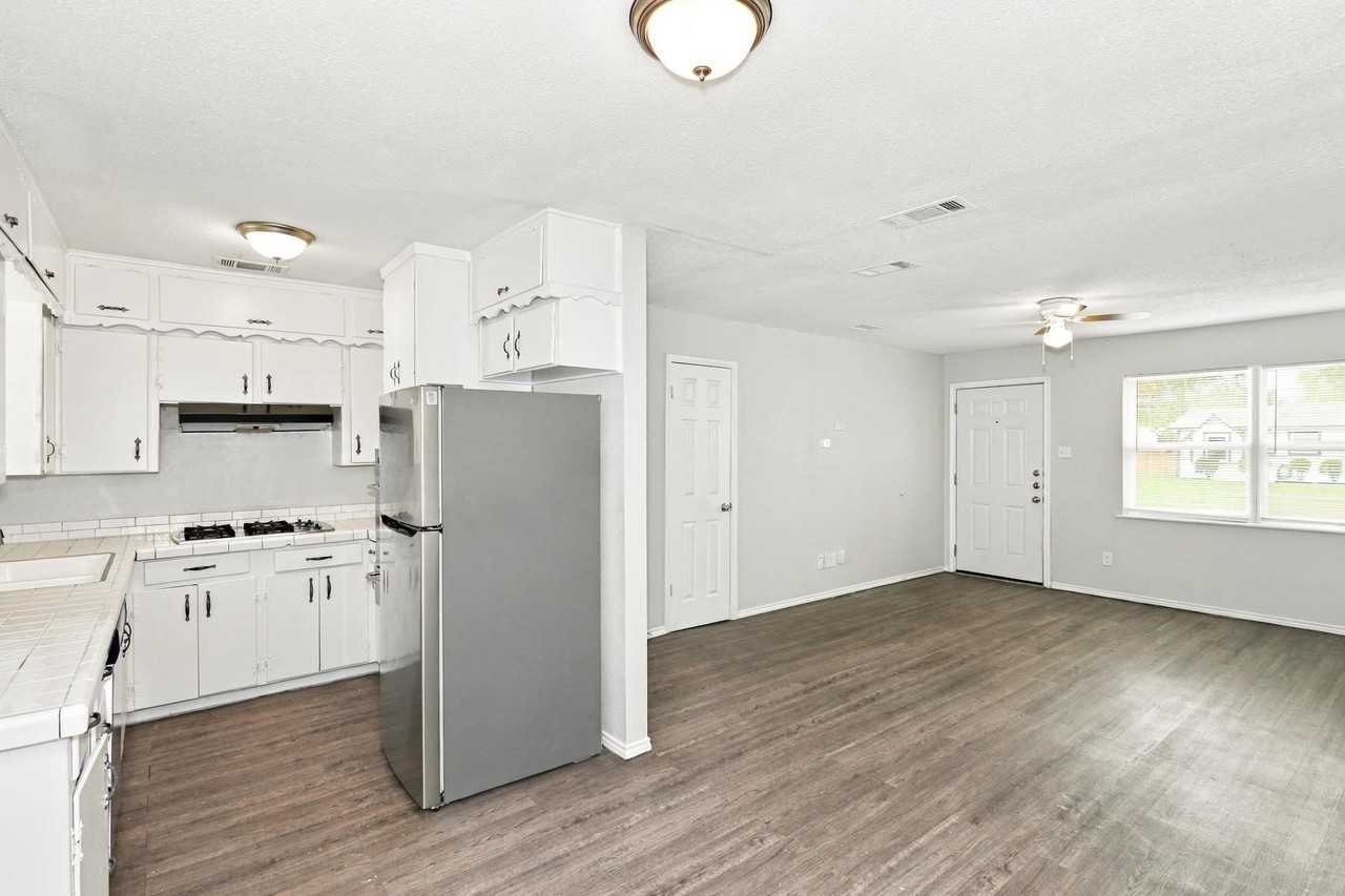 204 Pimlico Way - Photo 4 of 16