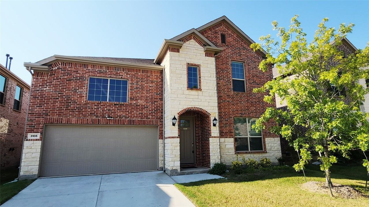 3105 Cottonwood Ln - Photo 2 of 40