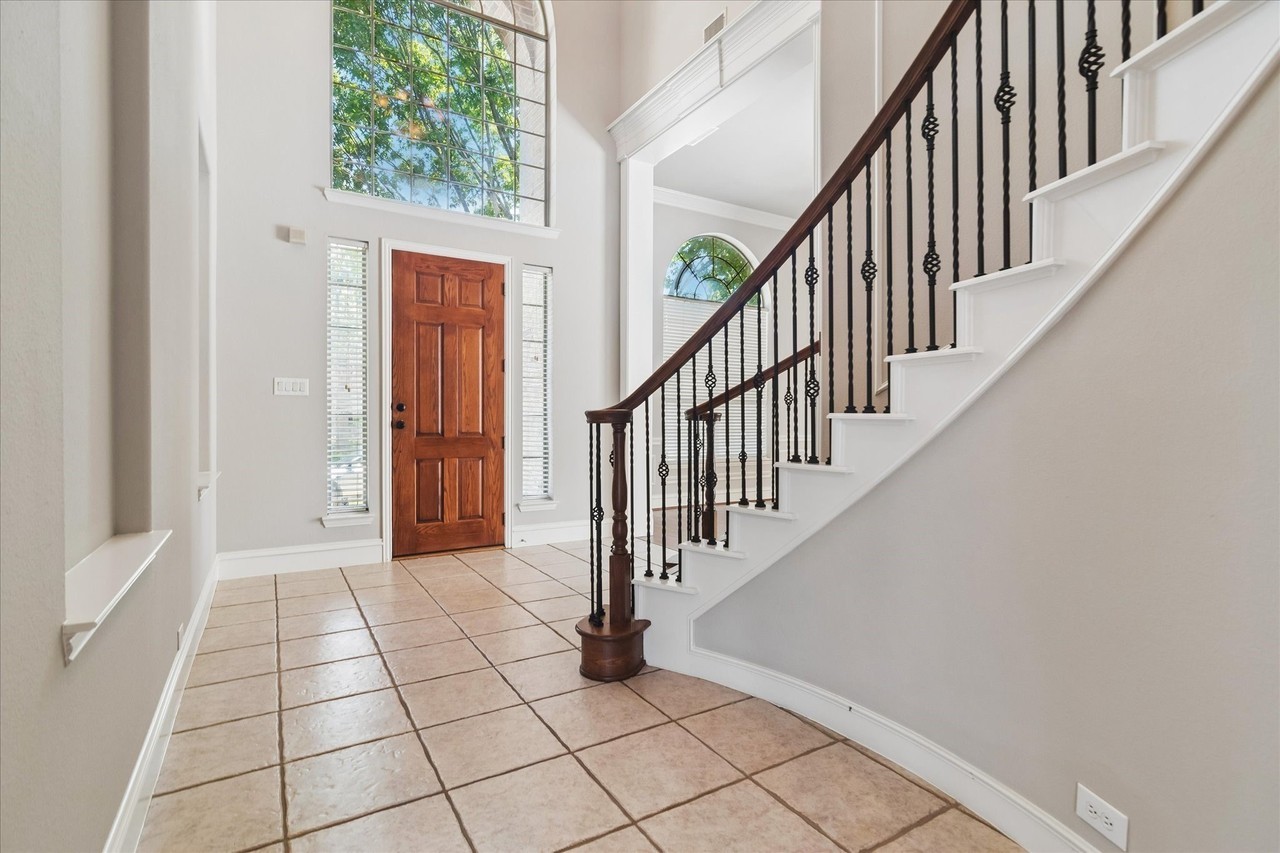 8323 Albritton Dr - Photo 4 of 39