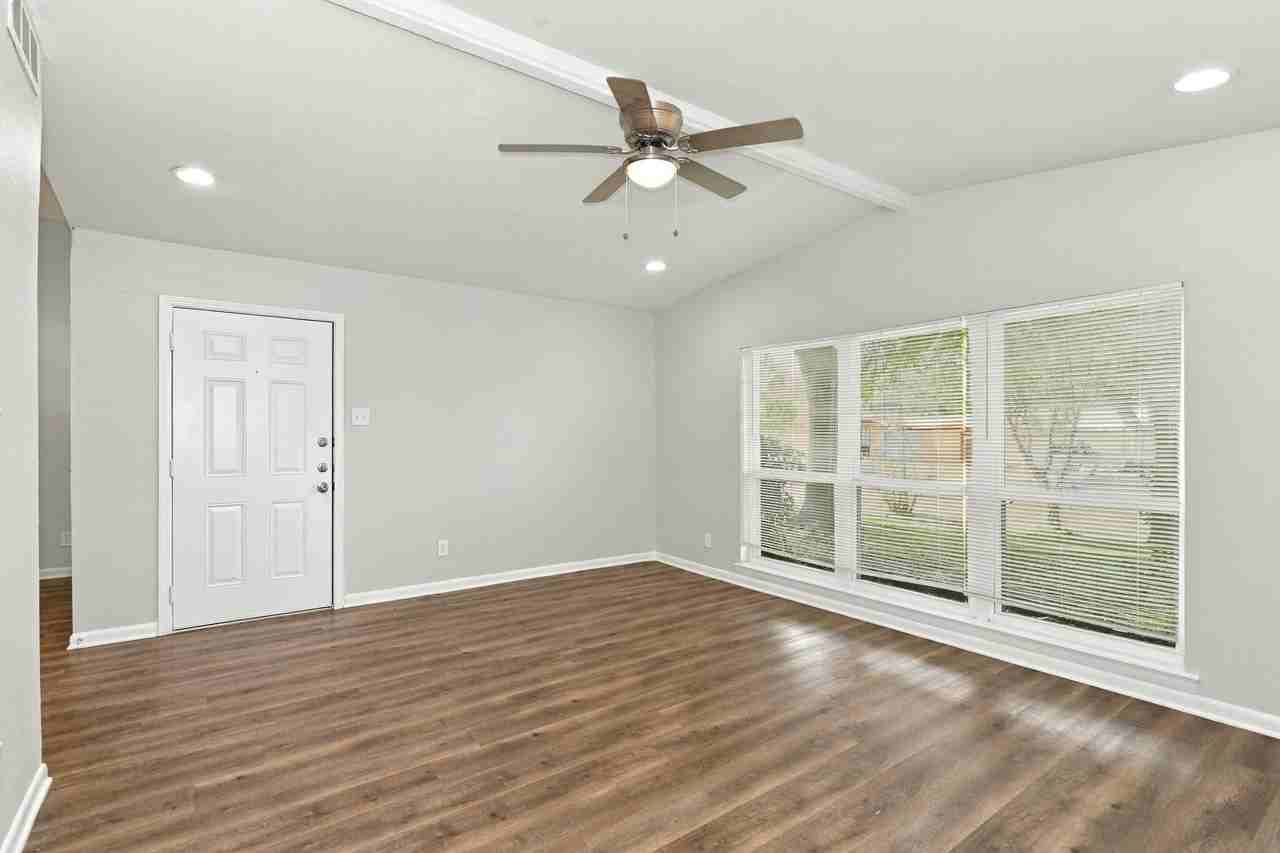 13316 Flagstone Ln - Photo 3 of 16