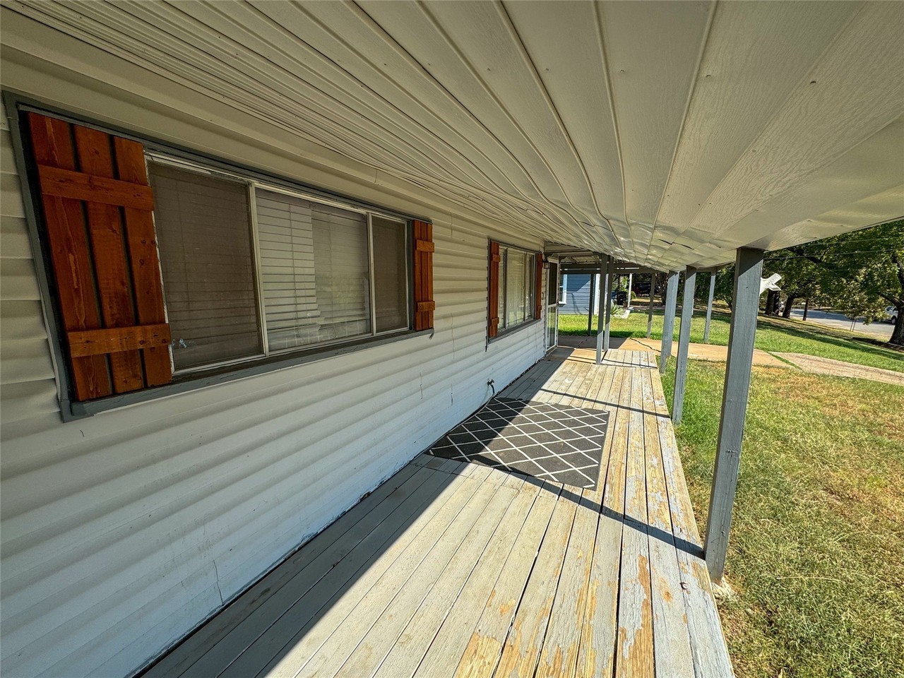 1011 Park Dr - Photo 2 of 16