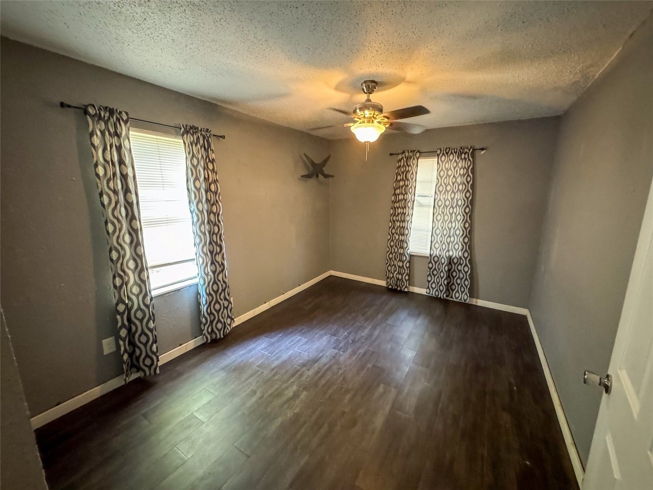 1011 Park Dr - Photo 6 of 16