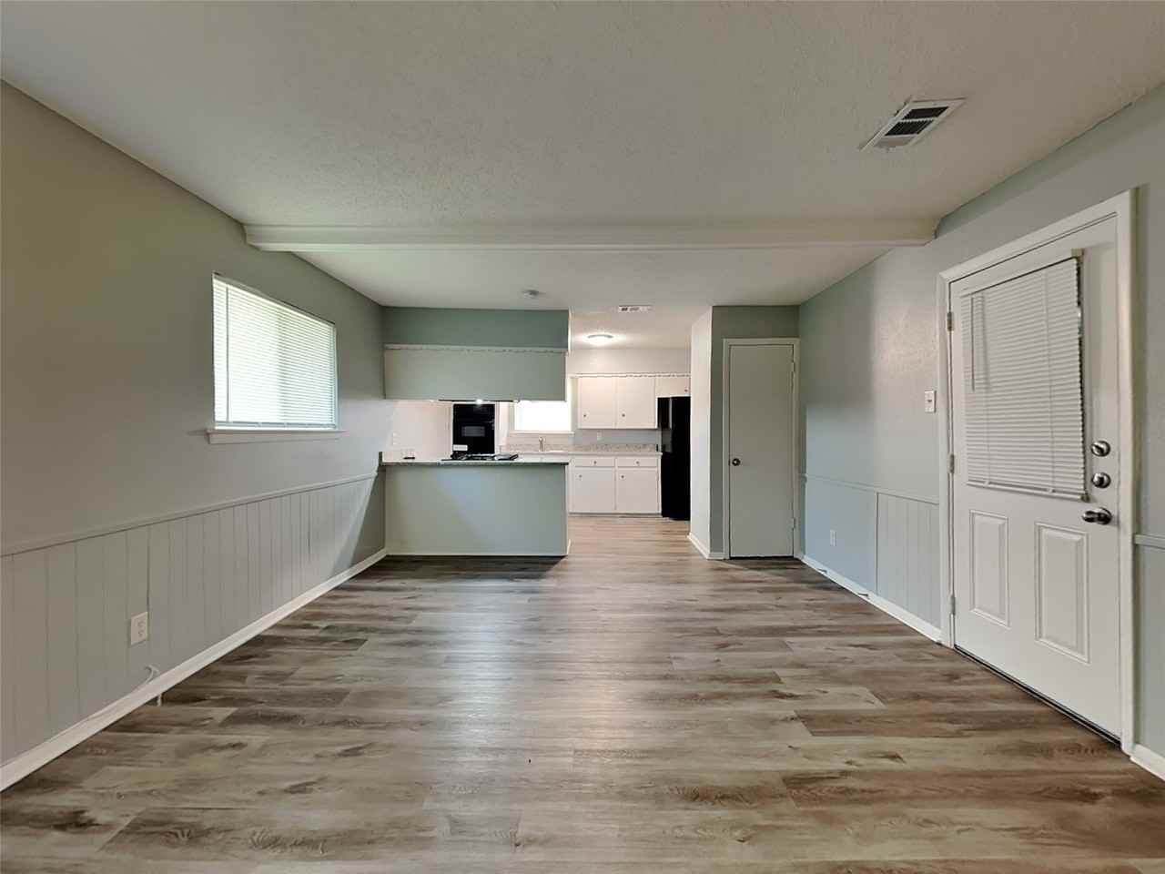 1525 Gardenside Dr - Photo 4 of 20