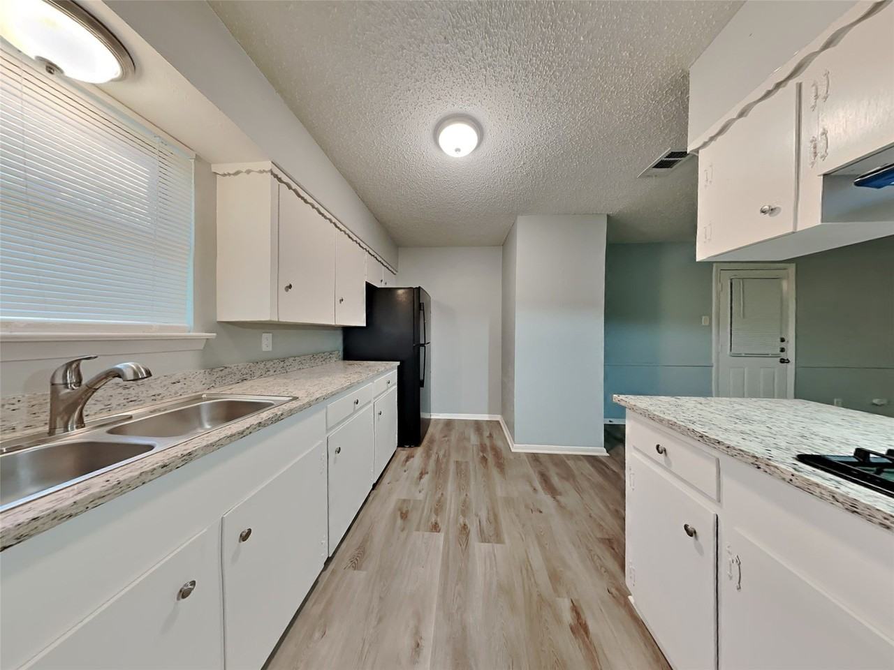 1525 Gardenside Dr - Photo 5 of 20