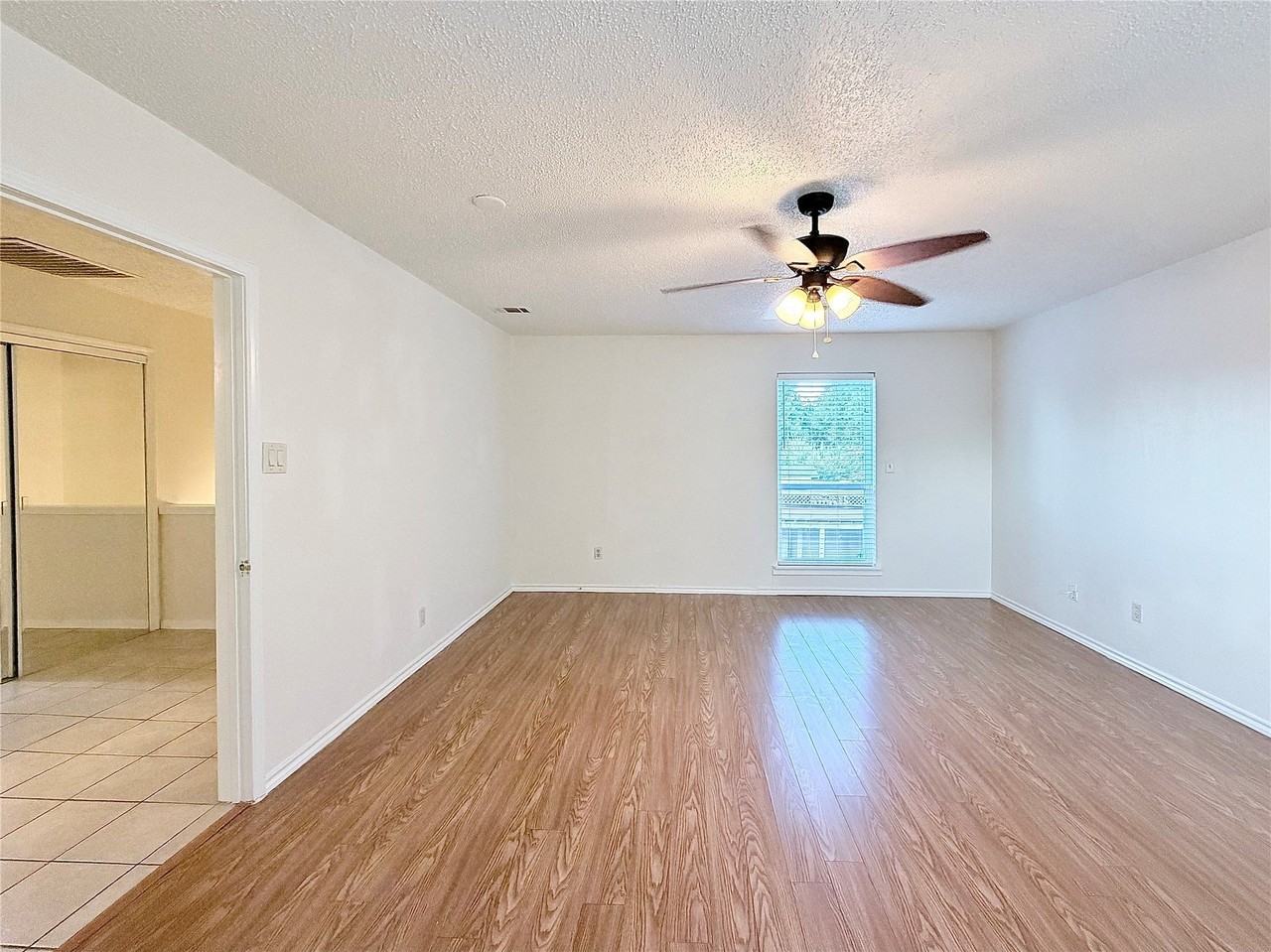 610 Colonial Dr - Photo 2 of 29