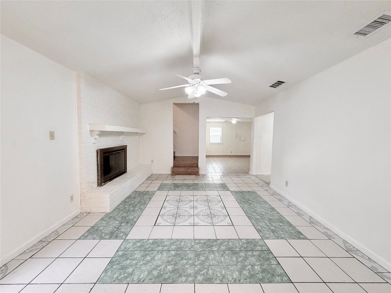 610 Colonial Dr - Photo 4 of 29