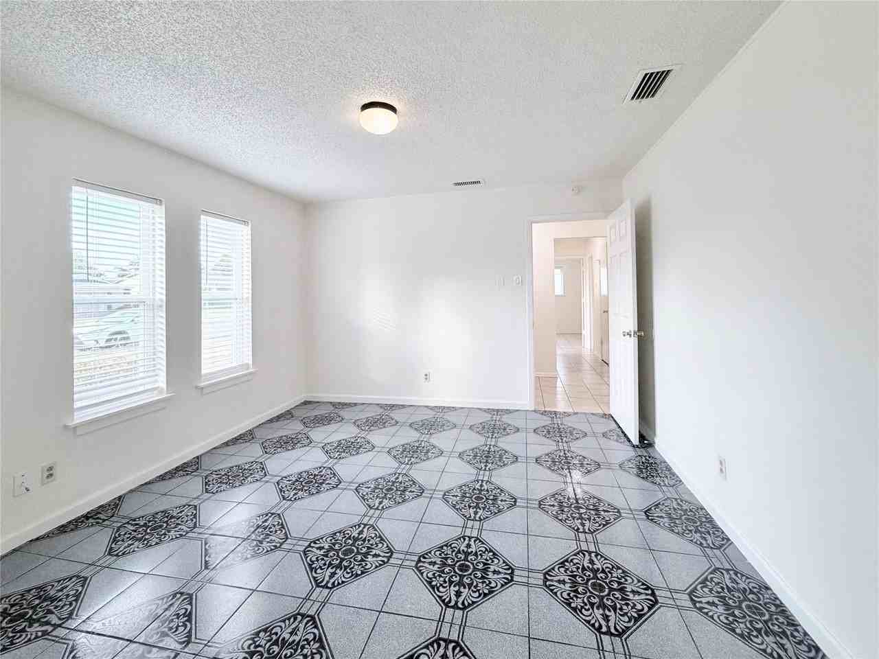 610 Colonial Dr - Photo 6 of 29