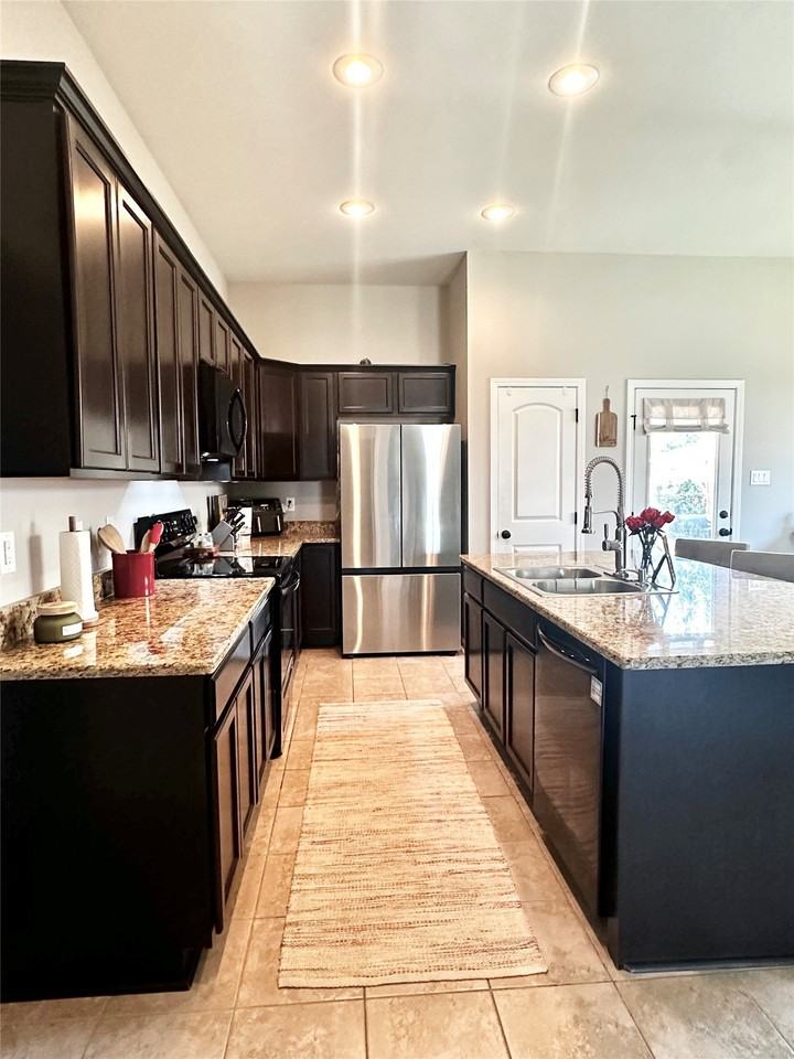 1134 Eli Connor Dr - Photo 4 of 13