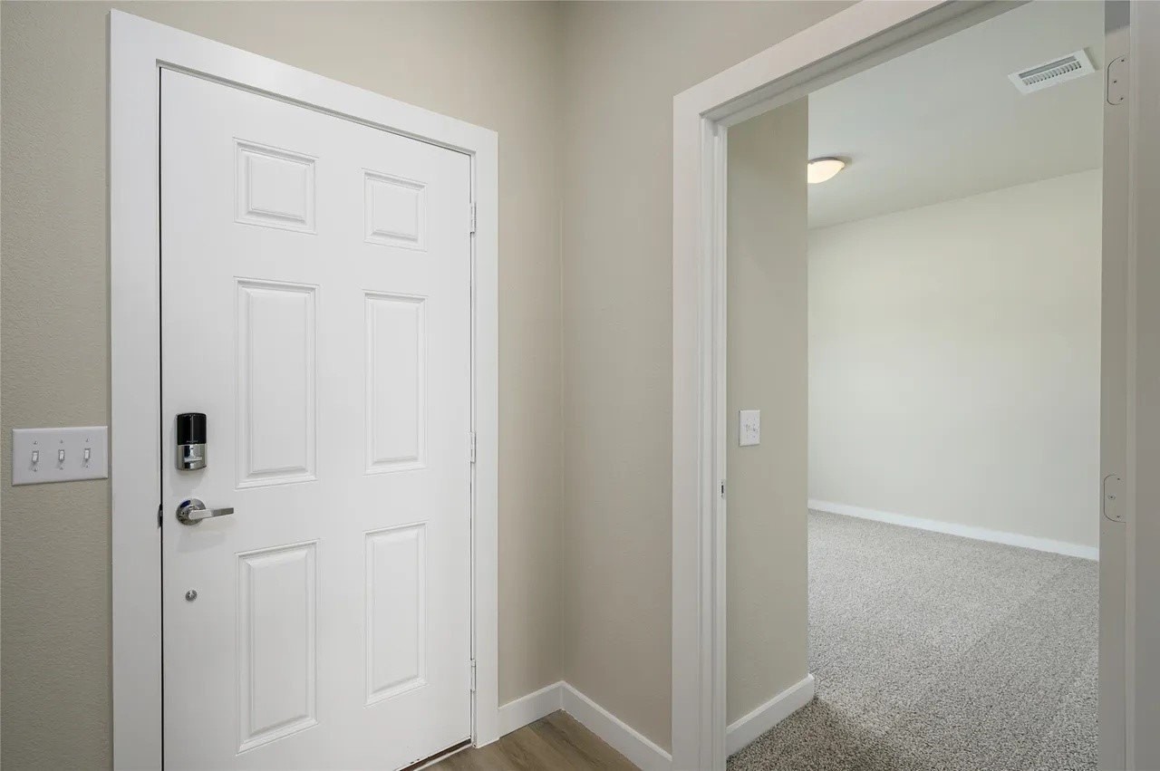 205 Woodhollow Dr - Photo 3 of 17