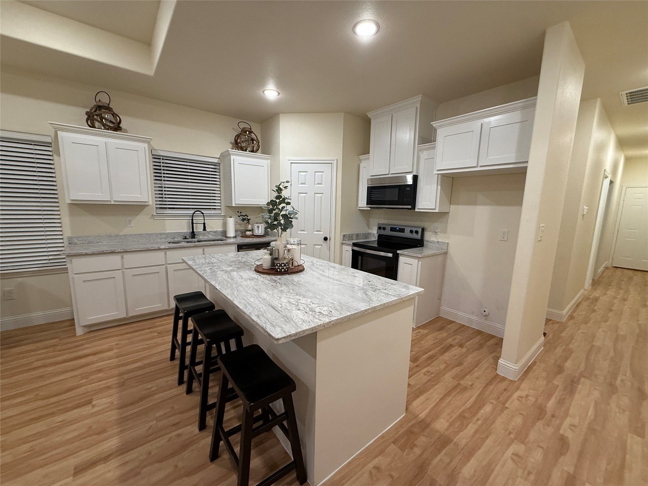 407 Carter St - Photo 3 of 9