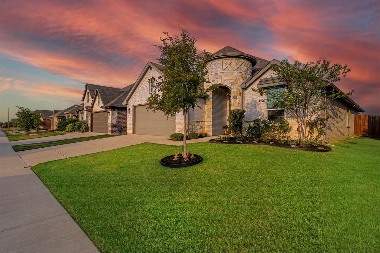 9921 Mescalbean Blvd - Photo 2 of 23