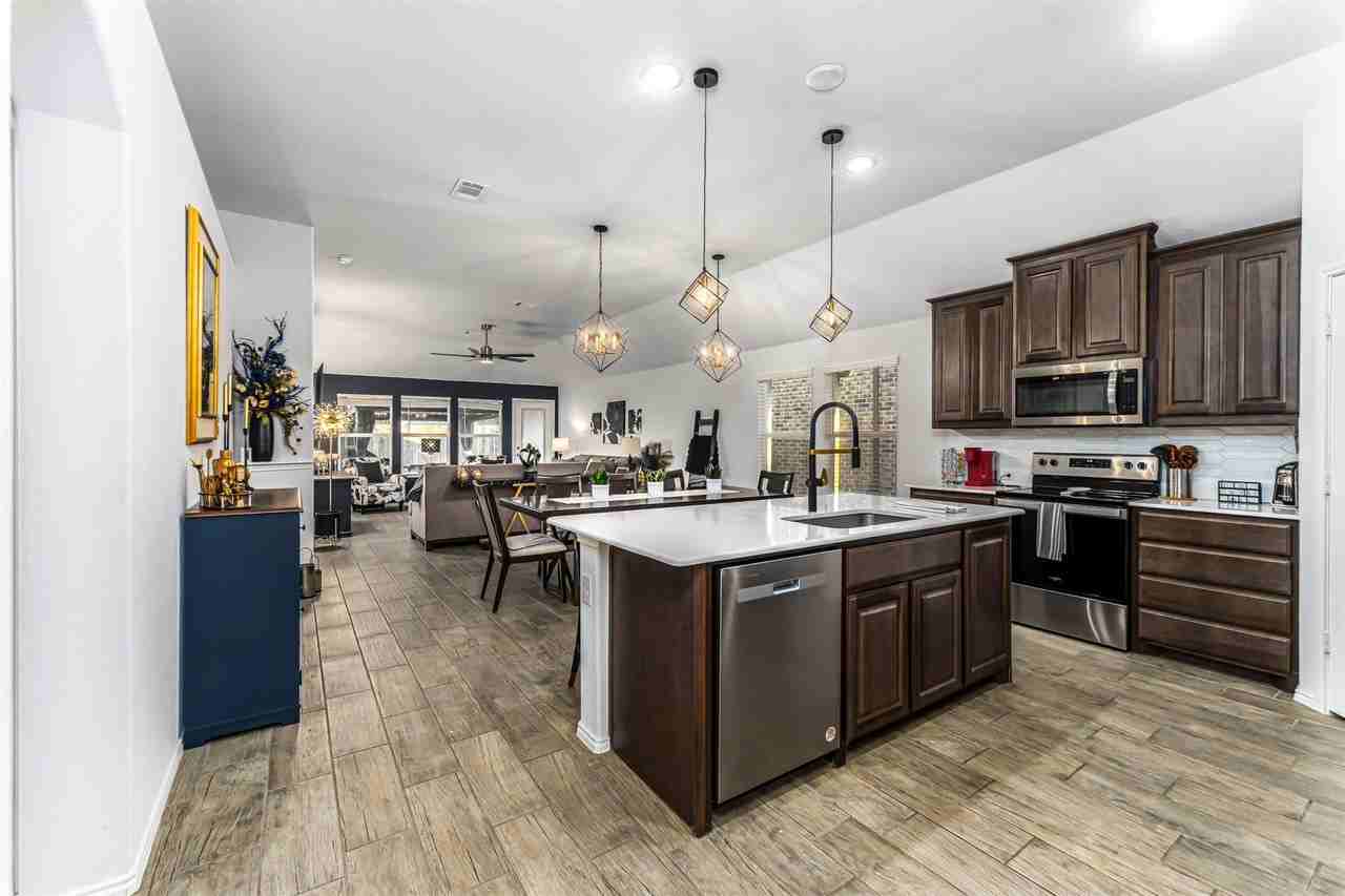 9921 Mescalbean Blvd - Photo 4 of 23