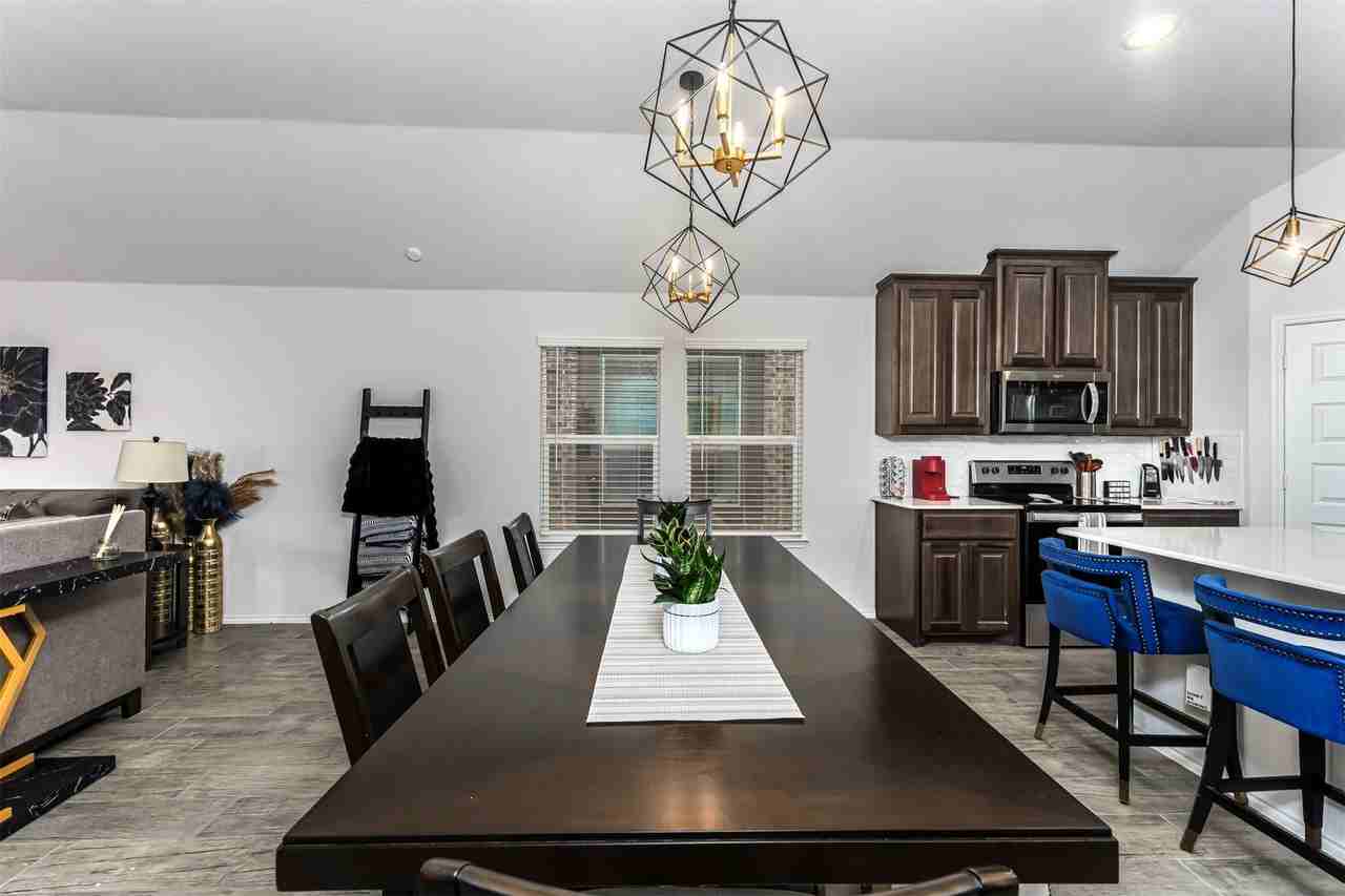 9921 Mescalbean Blvd - Photo 7 of 23