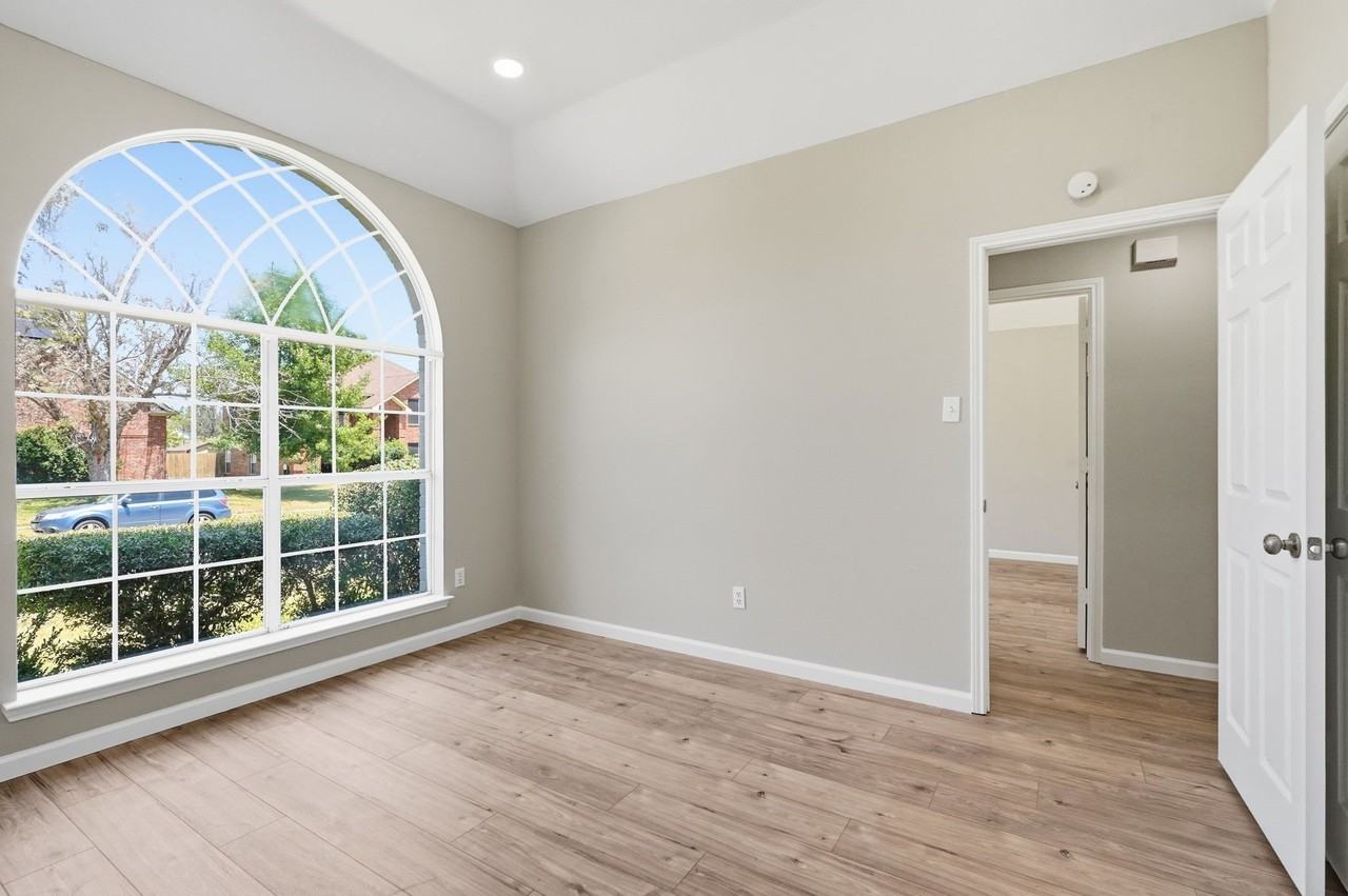 902 Santa Cruz Dr - Photo 4 of 31