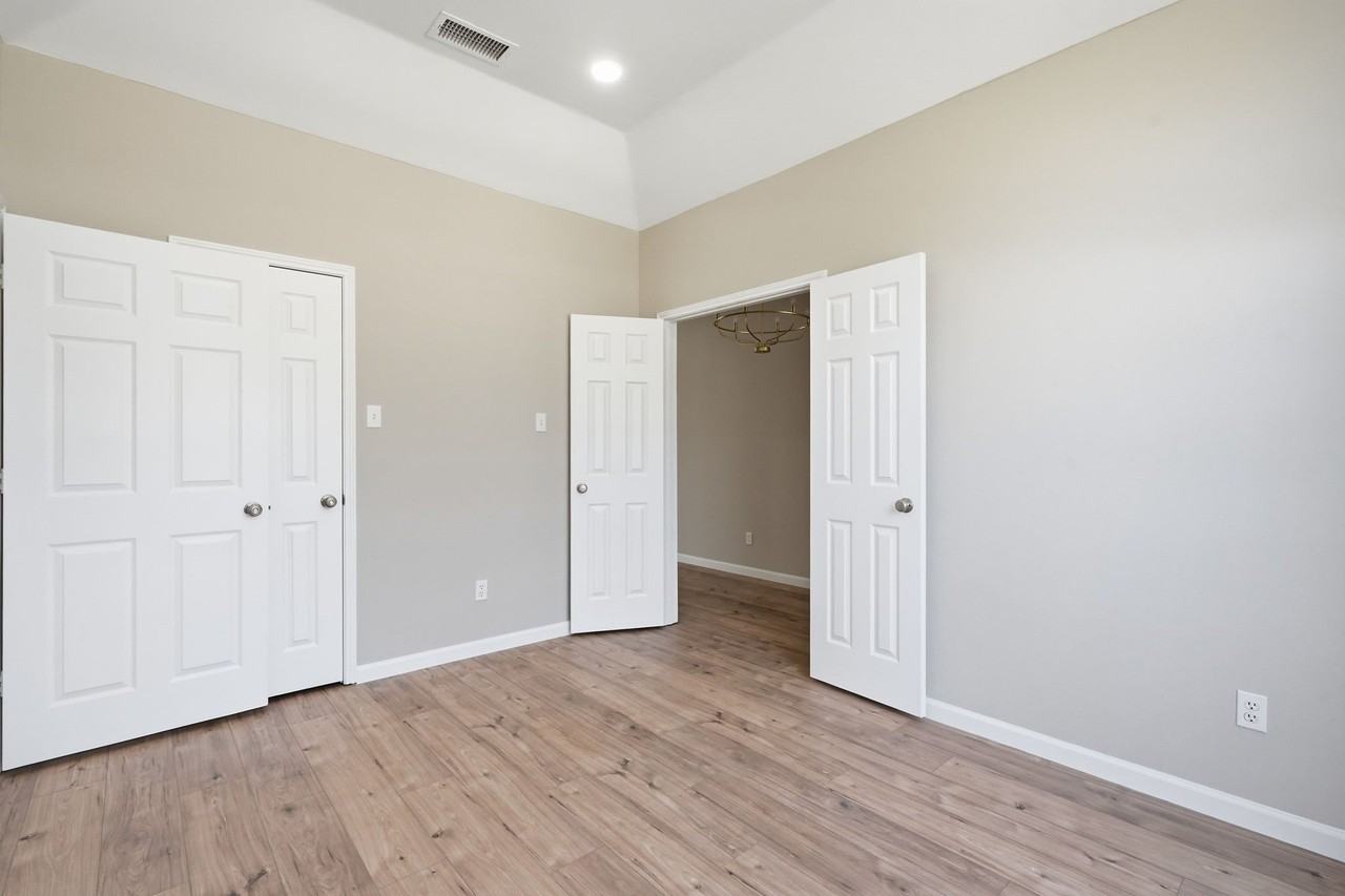 902 Santa Cruz Dr - Photo 5 of 31