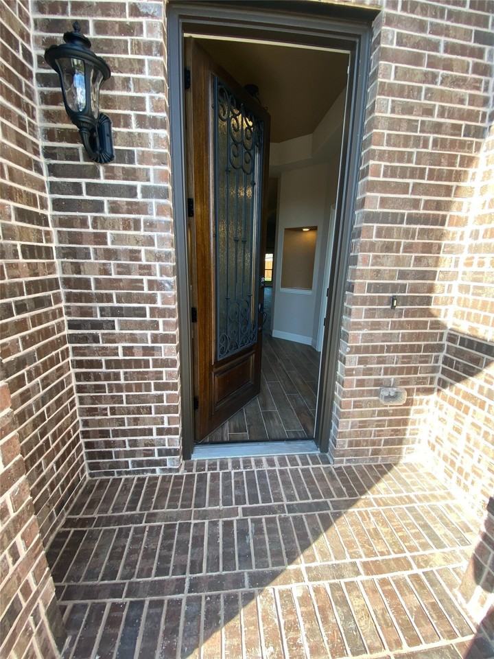 313 Richard St - Photo 2 of 27